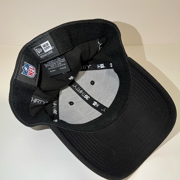 Carolina Panthers New Era 39THIRTY Flex Hat Medium-Large Black Leather Logo - Picture 2 of 8